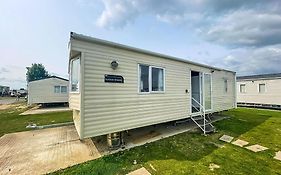 Superb Caravan With Free Wifi At Seawick Holiday Park Ref 27922Sw